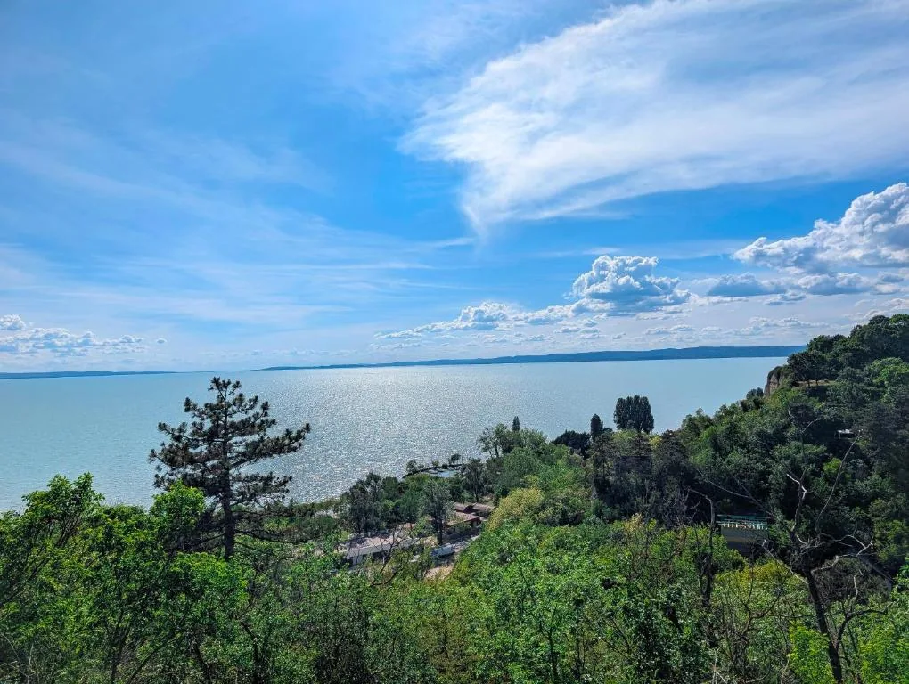 Panoráma a Balaton keleti medencéjére